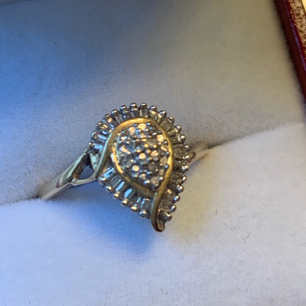 Elegant Gold and Silver Women's Ring